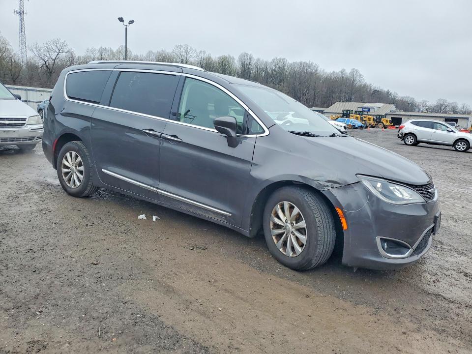 48746186 :رقم المزاد ، 2C4RC1BG5KR577579 vin ، 2019 Chrysler Pacifica مزاد بيع