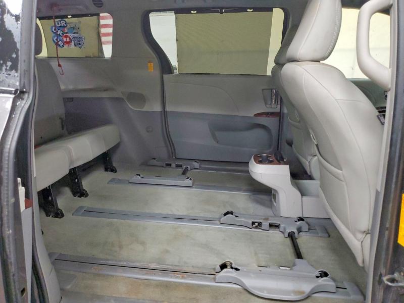 49628156 :رقم المزاد ، 5TDDK3DC5ES086962 vin ، 2014 Toyota Sienna مزاد بيع