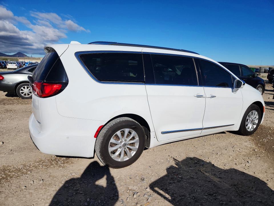 2017 Chrysler Pacifica მანქანა იყიდება აუქციონზე, vin: 2C4RC1GG8HR647917, აუქციონის ნომერი: 49594606