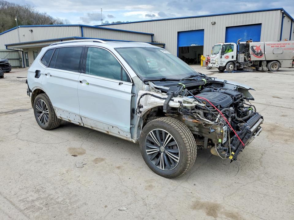 49576086 :رقم المزاد ، 3VV2B7AXXJM027682 vin ، 2018 Volkswagen Tiguan مزاد بيع