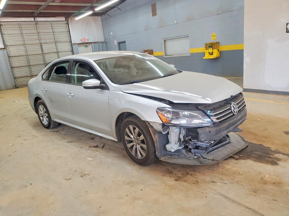 50154576 :رقم المزاد ، 1VWAT7A3XFC038546 vin ، 2015 Volkswagen Passat مزاد بيع