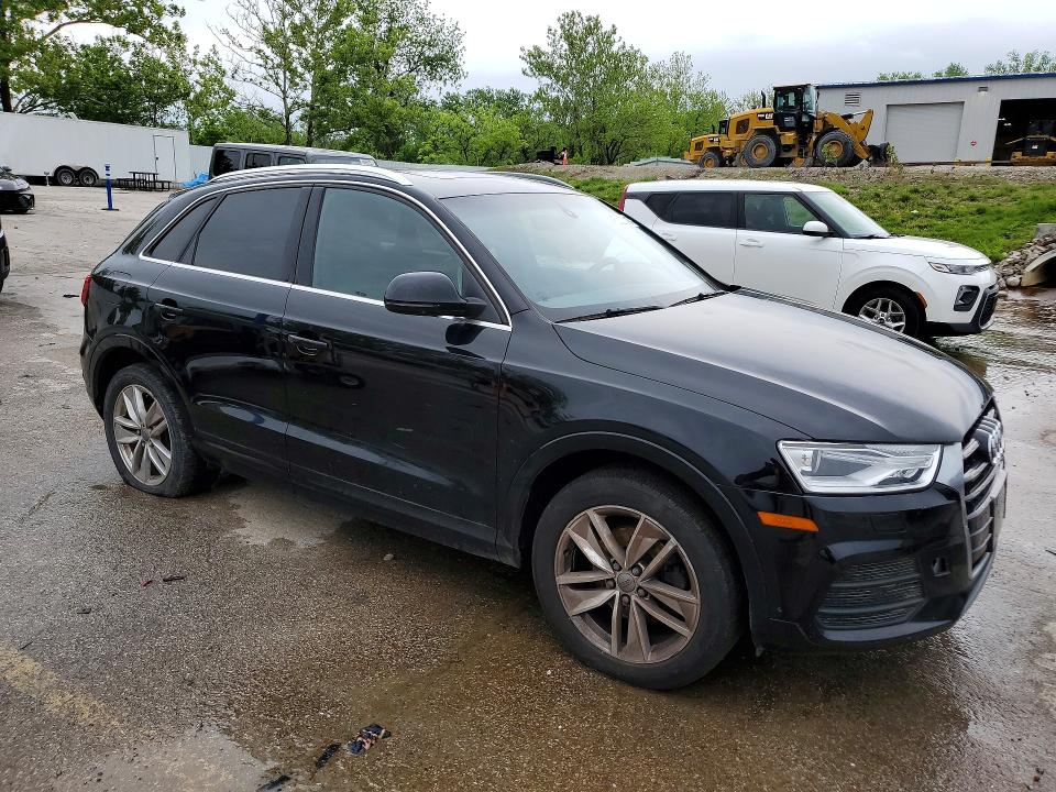 51446026 :رقم المزاد ، WA1JCCFS0HR000636 vin ، 2017 Audi Q3 مزاد بيع