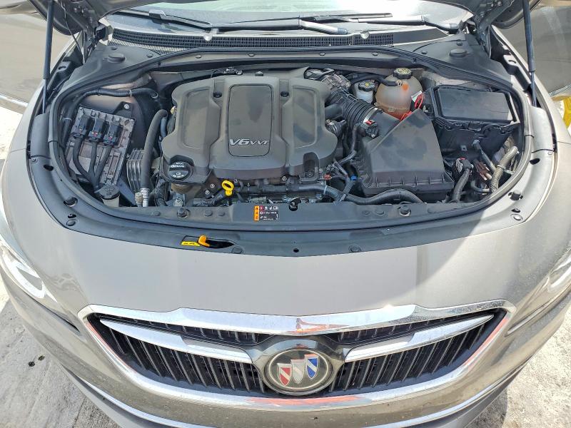 49900966 :رقم المزاد ، 1G4ZR5SS3JU118042 vin ، 2018 Buick Lacrosse مزاد بيع