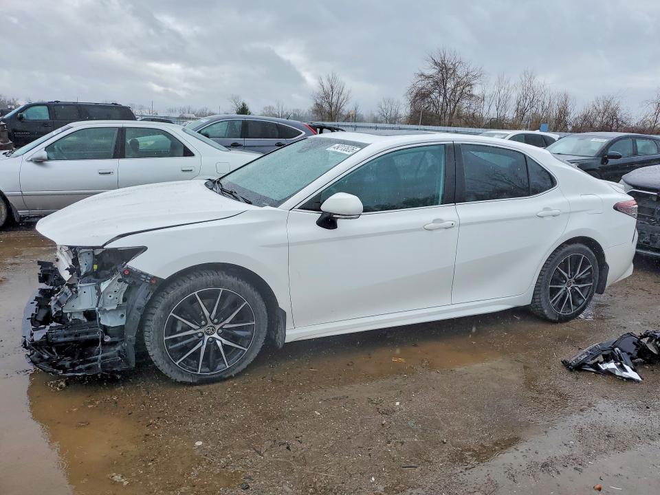 49213826 :رقم المزاد ، 4T1S11AK2NU625975 vin ، 2022 Toyota Camry مزاد بيع