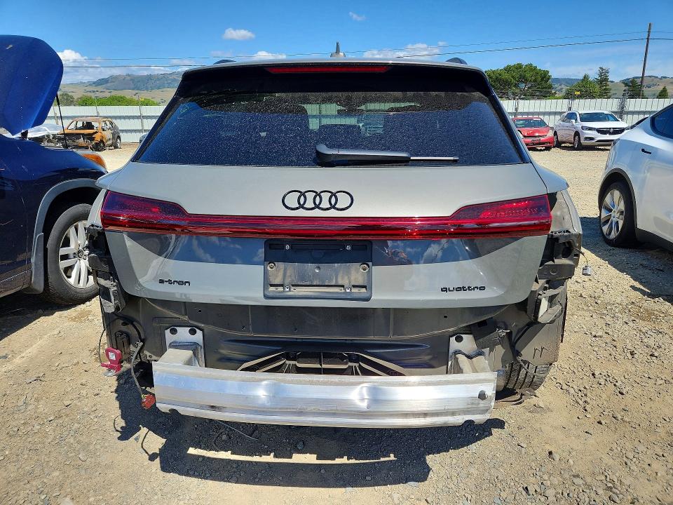 Продажа на аукционе авто 2022 Audi E-tron, vin: WA1VABGE0NB023137, номер лота: 49822466