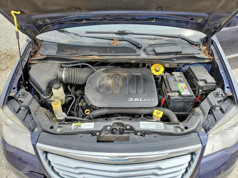 2015 Chrysler Town & Country მანქანა იყიდება აუქციონზე, vin: 2C4RC1BG7FR717752, აუქციონის ნომერი: 48354816