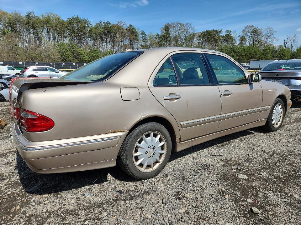 48150996 :رقم المزاد ، WDBJF65J4YB123676 vin ، 2000 Mercedes-benz E مزاد بيع