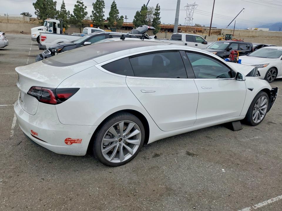 50512926 :رقم المزاد ، 5YJ3E1EA4JF012340 vin ، 2018 Tesla Model 3 مزاد بيع
