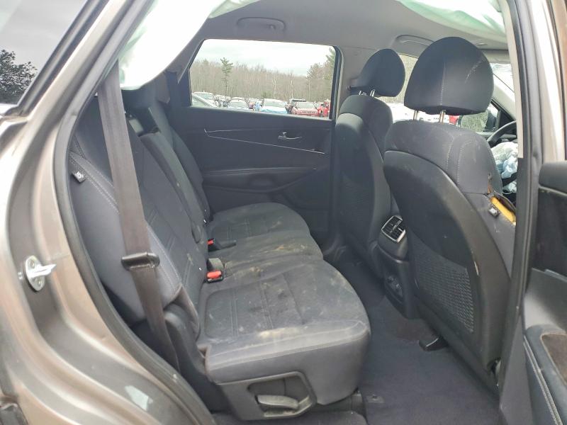 48352446 :رقم المزاد ، 5XYPGDA58JG375707 vin ، 2018 Kia Sorento مزاد بيع