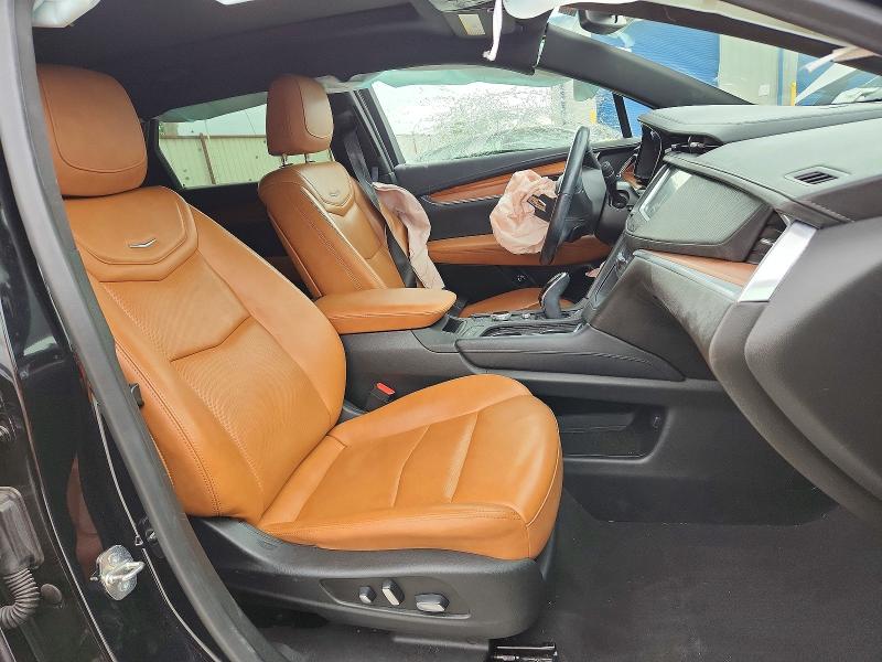 49903096 :رقم المزاد ، 1GYKNCRS7LZ197341 vin ، 2020 Cadillac Xt5 مزاد بيع