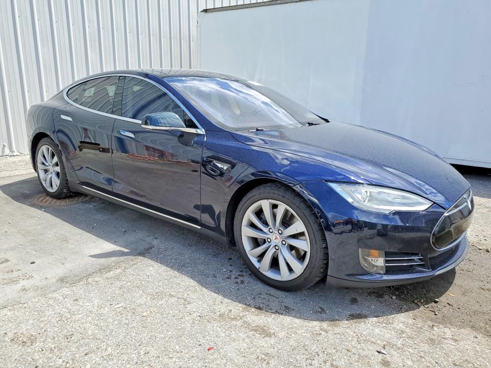 49483646 :رقم المزاد ، 5YJSA1H24FFP73274 vin ، 2015 Tesla Model S مزاد بيع