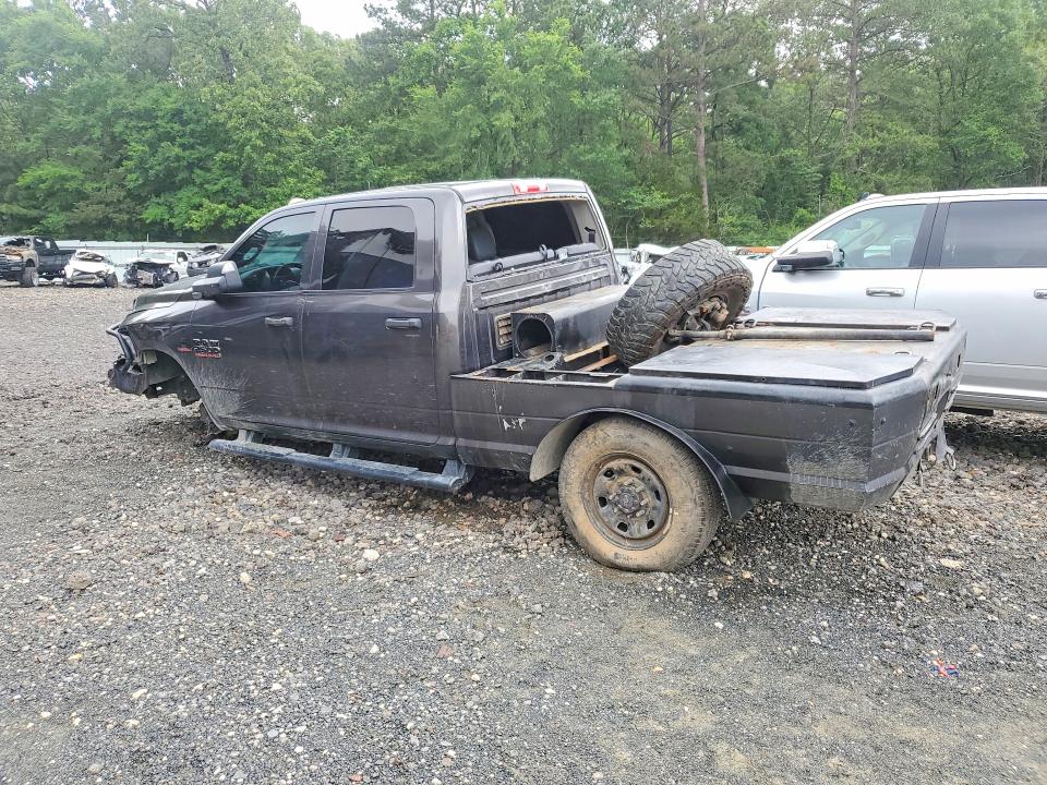 47826676 :رقم المزاد ، 3C6UR5CL0HG677686 vin ، 2017 Ram 2500 مزاد بيع