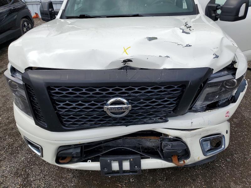 48482736 :رقم المزاد ، 1N6AA1E5XJN518503 vin ، 2018 Nissan Titan مزاد بيع