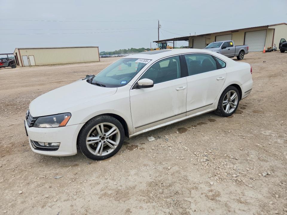 51447636 :رقم المزاد ، 1VWBT7A31FC014267 vin ، 2015 Volkswagen Passat مزاد بيع