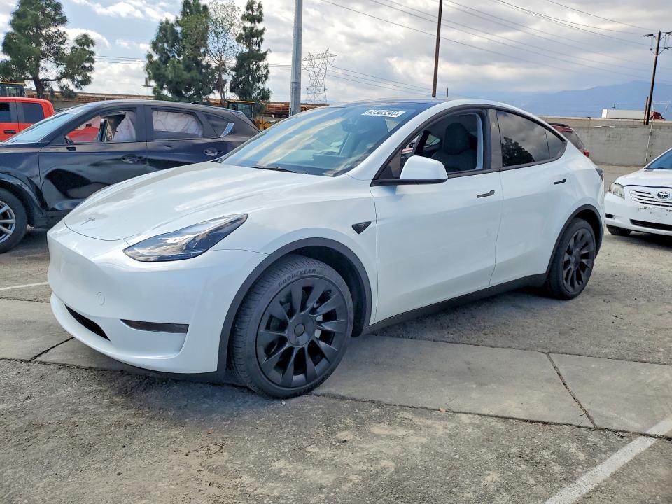 Продаж на аукціоні авто 2024 Tesla Model Y, vin: 7SAYGDEE7RA266740, номер лоту: 47302246