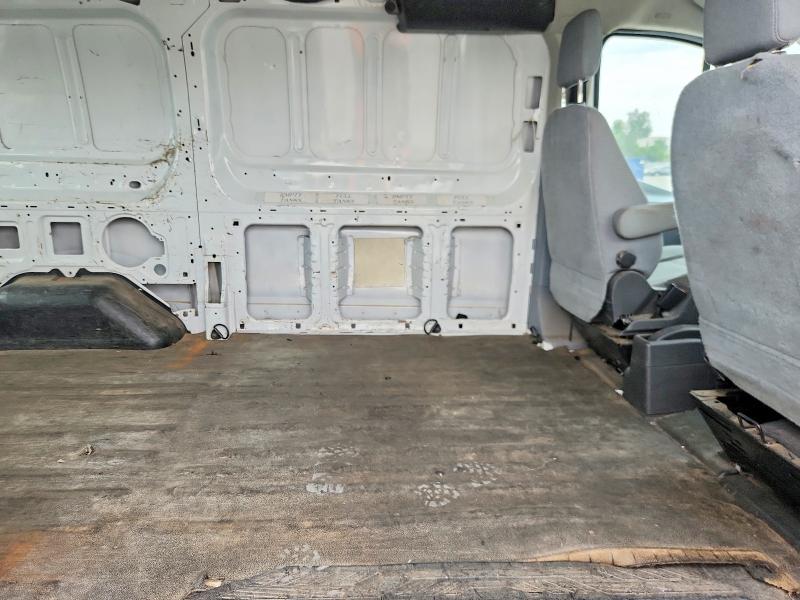 50806996 :رقم المزاد ، 1FTYE1ZM9FKA32801 vin ، 2015 Ford Transit مزاد بيع