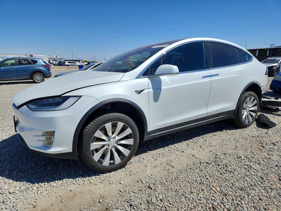 2019 Tesla Model X მანქანა იყიდება აუქციონზე, vin: 5YJXCAE21KF183015, აუქციონის ნომერი: 49758306