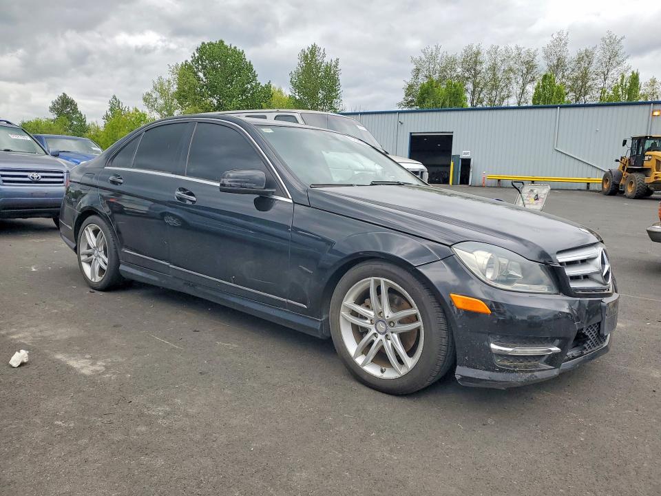 2013 Mercedes-benz C მანქანა იყიდება აუქციონზე, vin: WDDGF4HB4DR242310, აუქციონის ნომერი: 51828276