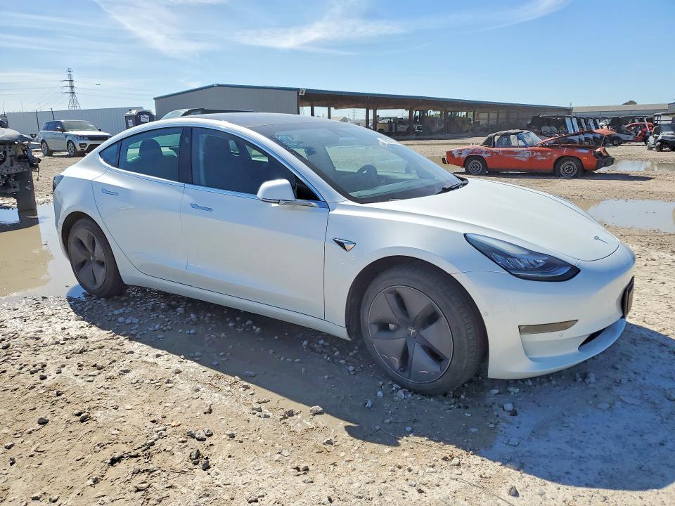 48289936 :رقم المزاد ، 5YJ3E1EB8KF433231 vin ، 2019 Tesla Model 3 مزاد بيع