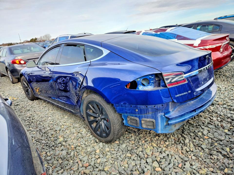 47725606 :رقم المزاد ، 5YJSA1E20JF268300 vin ، 2018 Tesla Model S مزاد بيع