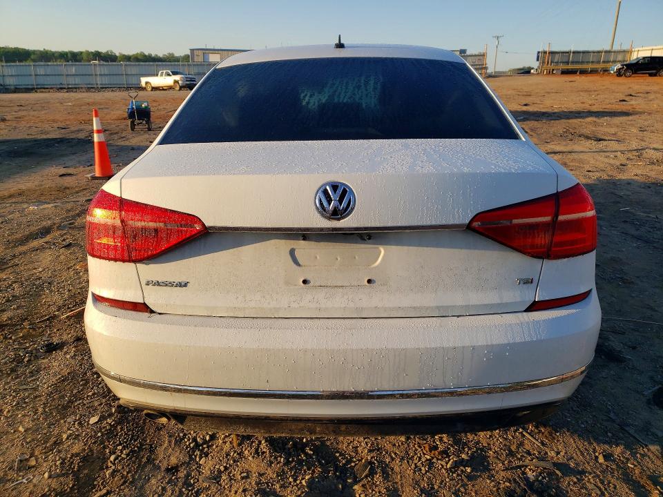 51000456 :رقم المزاد ، 1VWAT7A37GC059839 vin ، 2016 Volkswagen Passat مزاد بيع