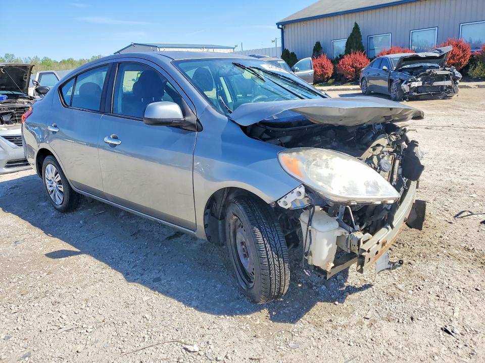 49120276 :رقم المزاد ، 3N1CN7AP1DL885145 vin ، 2013 Nissan Versa مزاد بيع