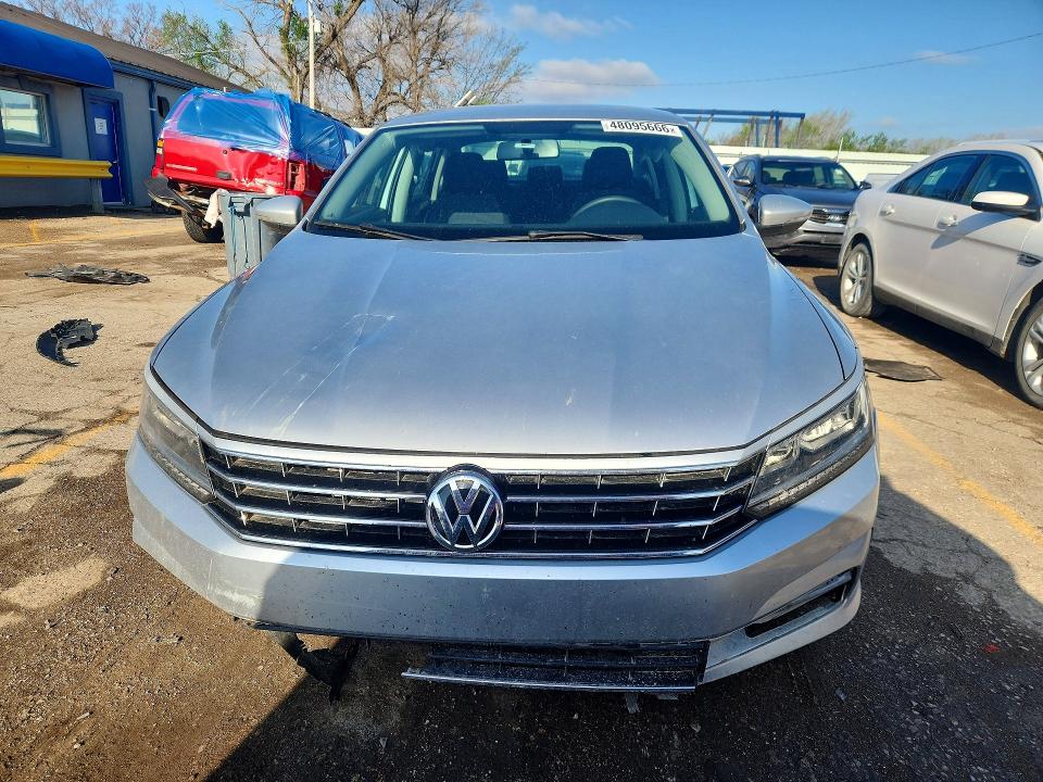 48095666 :رقم المزاد ، 1VWAS7A33GC049943 vin ، 2016 Volkswagen Passat مزاد بيع