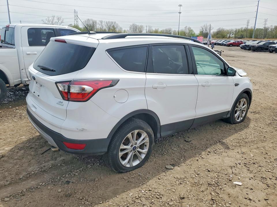 2017 Ford Escape მანქანა იყიდება აუქციონზე, vin: 1FMCU0GD4HUA12498, აუქციონის ნომერი: 51297096