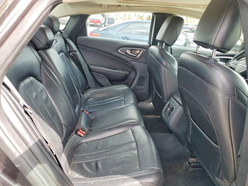 50305926 :رقم المزاد ، 1C3CCCCG6FN703679 vin ، 2015 Chrysler 200 مزاد بيع