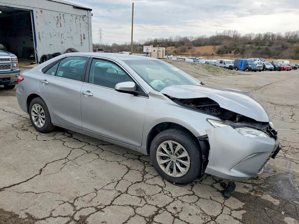 49056076 :رقم المزاد ، 4T1BF1FK5HU331730 vin ، 2017 Toyota Camry مزاد بيع
