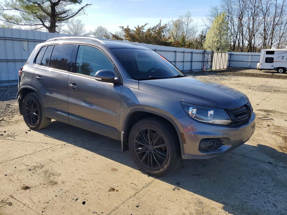 49283806 :رقم المزاد ، WVGBV7AX4FW555081 vin ، 2015 Volkswagen Tiguan مزاد بيع