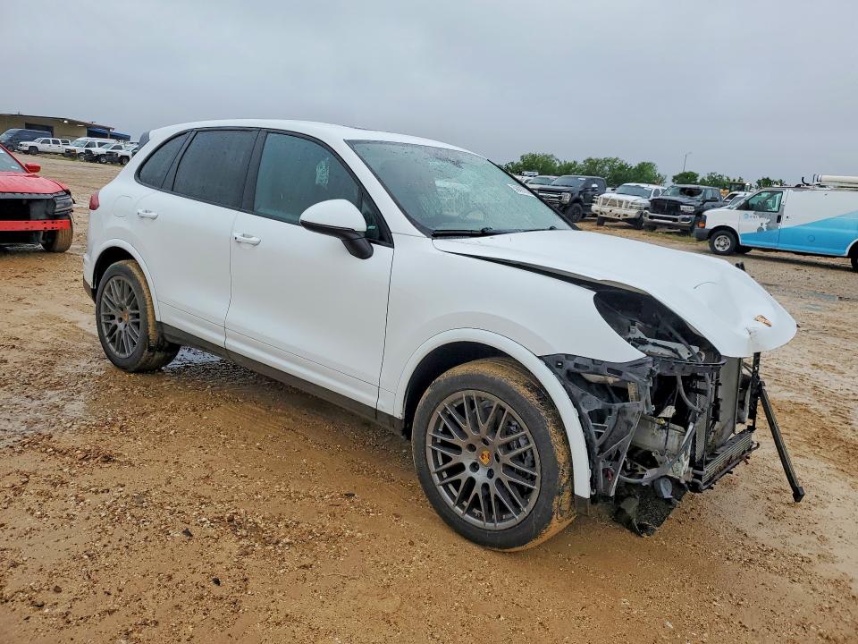 50497216 :رقم المزاد ، WP1AA2A26JKA02367 vin ، 2018 Porsche Cayenne مزاد بيع