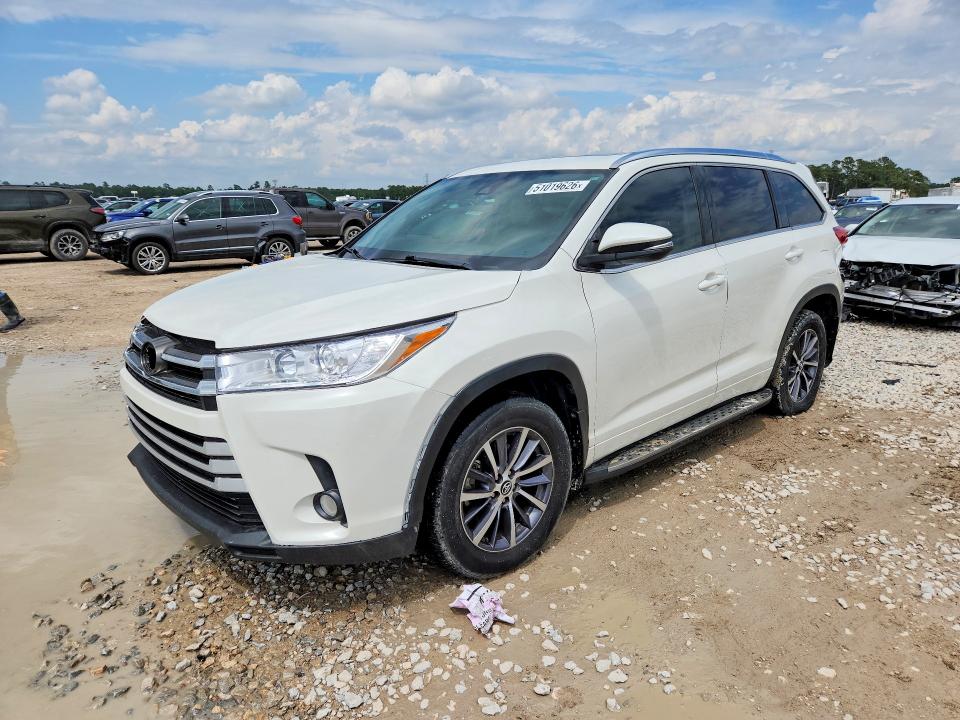 51019626 :رقم المزاد ، 5TDKZRFH4HS517133 vin ، 2017 Toyota Highlander مزاد بيع