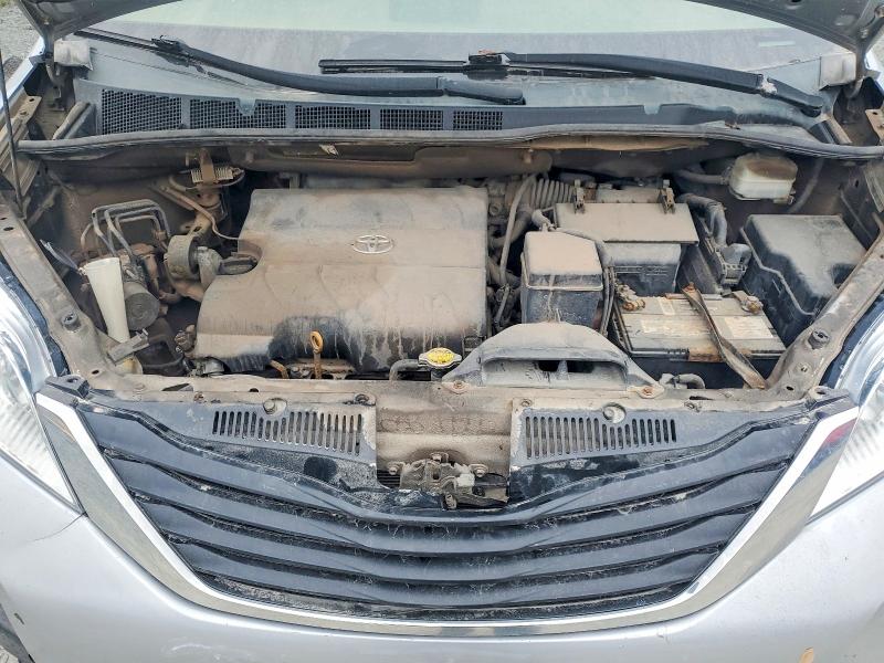 50673136 :رقم المزاد ، 5TDKK3DC8BS159342 vin ، 2011 Toyota Sienna مزاد بيع