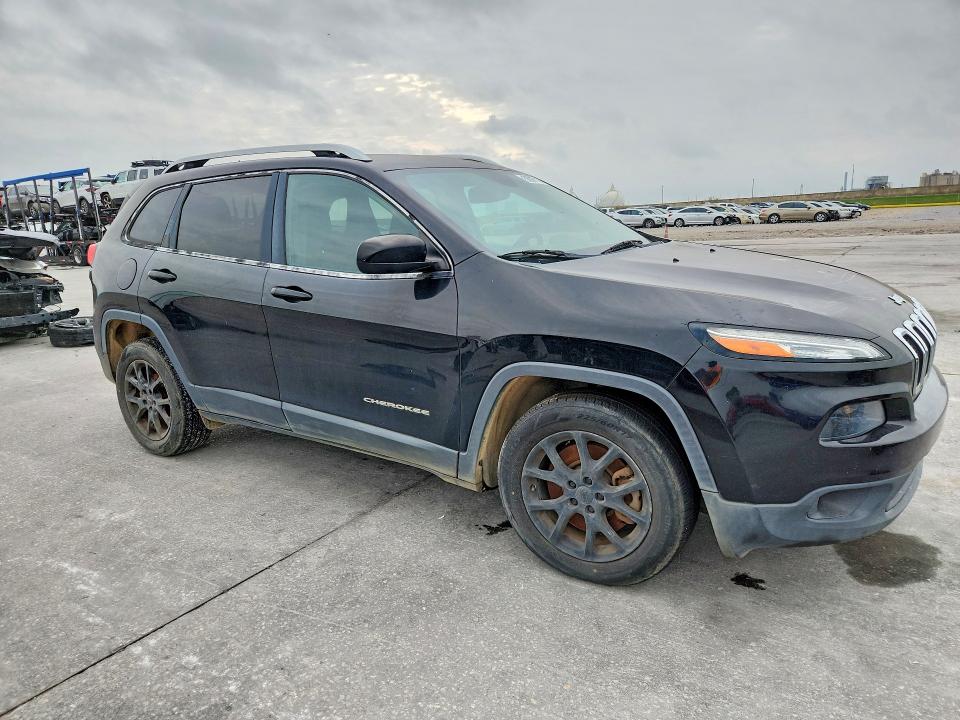 52007116 :رقم المزاد ، 1C4PJLCB4HW574068 vin ، 2017 Jeep Cherokee مزاد بيع