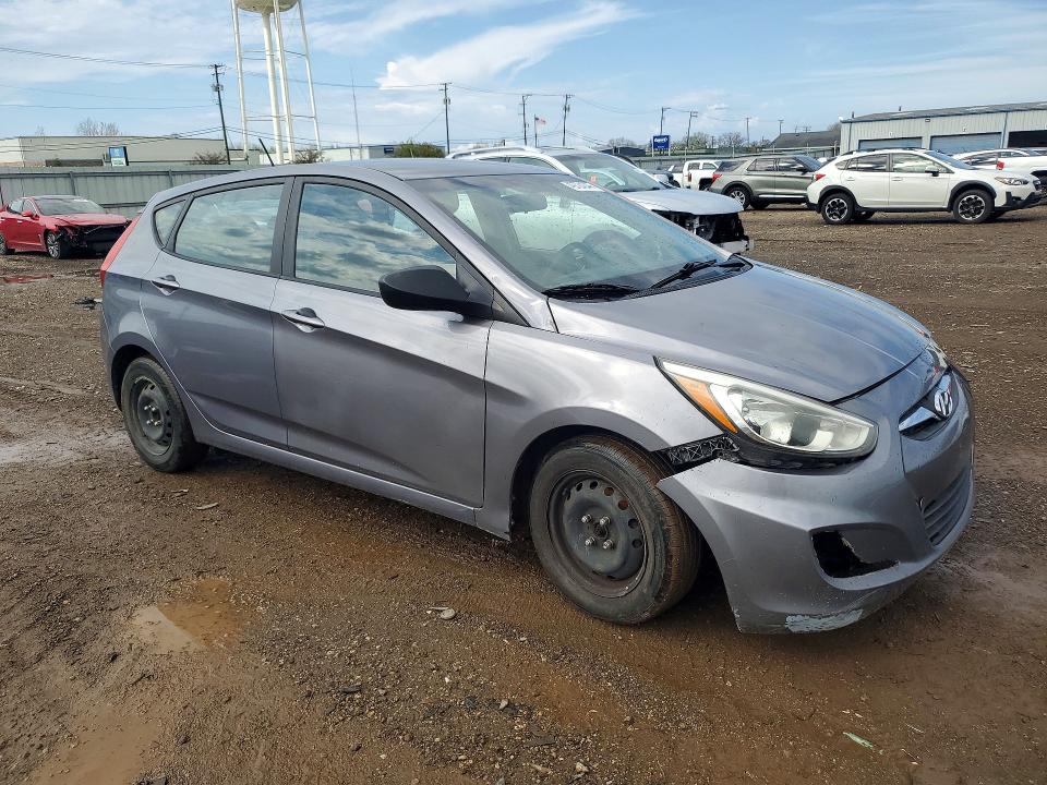 49724046 :رقم المزاد ، KMHCT5AE0HU310516 vin ، 2017 Hyundai Accent مزاد بيع