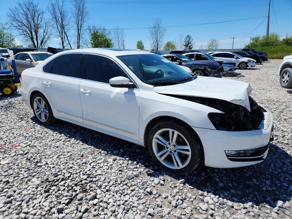51373996 :رقم المزاد ، 1VWBN7A37EC077124 vin ، 2014 Volkswagen Passat مزاد بيع