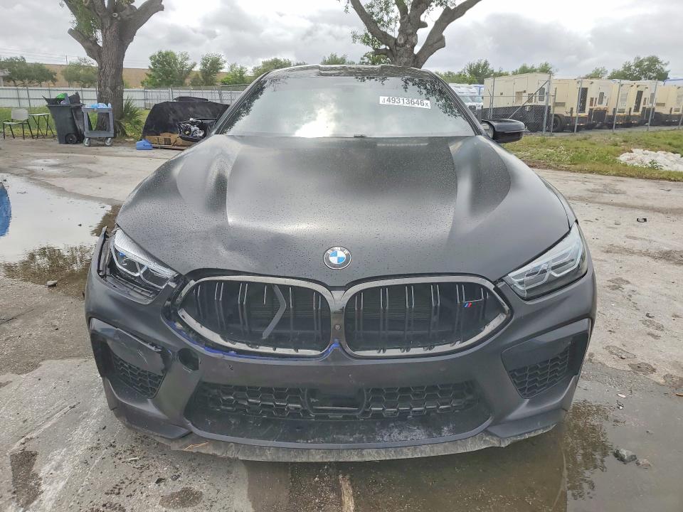 49313646 :رقم المزاد ، WBSGV0C03NCH18297 vin ، 2022 Bmw M8 مزاد بيع