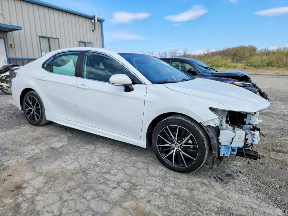 49331136 :رقم المزاد ، 4T1T11AK2NU702798 vin ، 2022 Toyota Camry مزاد بيع