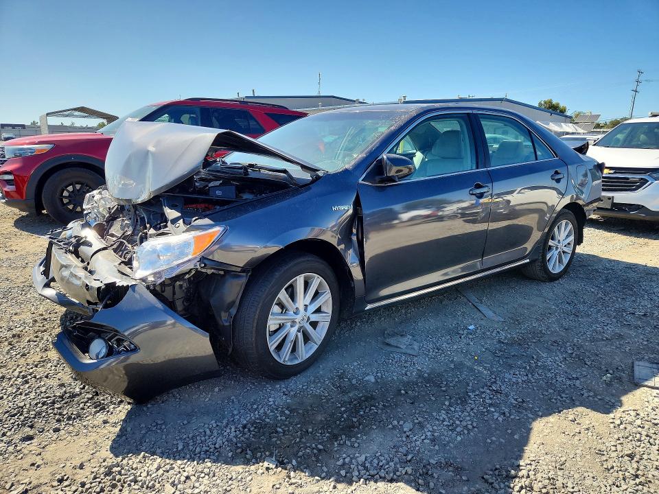 2014 Toyota Camry Hybrid მანქანა იყიდება აუქციონზე, vin: 4T1BD1FK6EU100773, აუქციონის ნომერი: 49587166