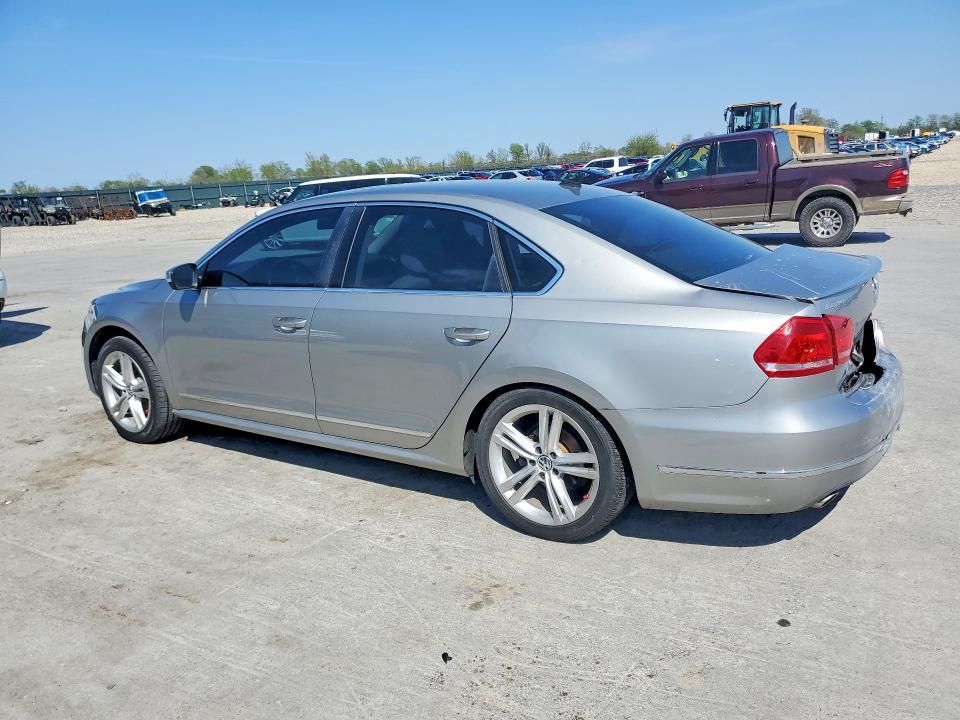 49130476 :رقم المزاد ، 1VWCN7A33DC092092 vin ، 2013 Volkswagen Passat مزاد بيع