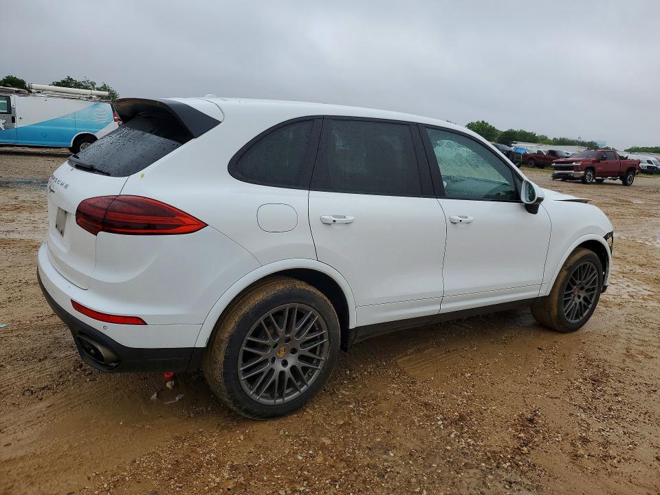 50497216 :رقم المزاد ، WP1AA2A26JKA02367 vin ، 2018 Porsche Cayenne مزاد بيع