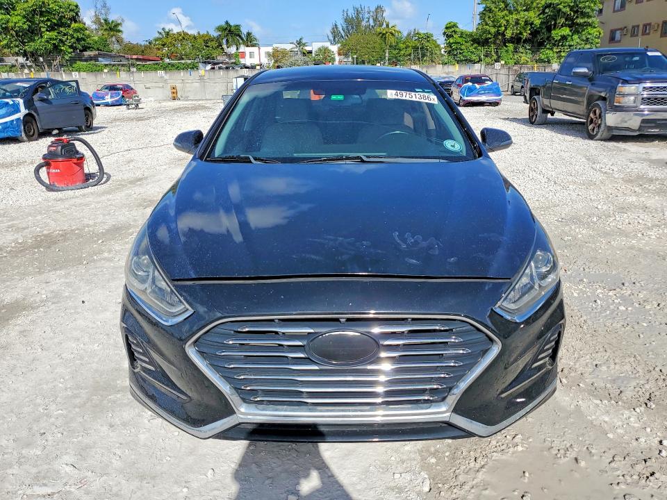 49751386 :رقم المزاد ، 5NPE34AF0JH613862 vin ، 2018 Hyundai Sonata مزاد بيع