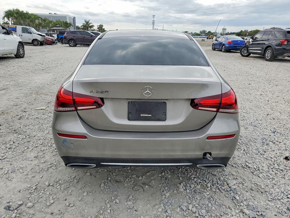 51081626 :رقم المزاد ، W1K3G4EB5LJ199979 vin ، 2020 Mercedes-benz A مزاد بيع