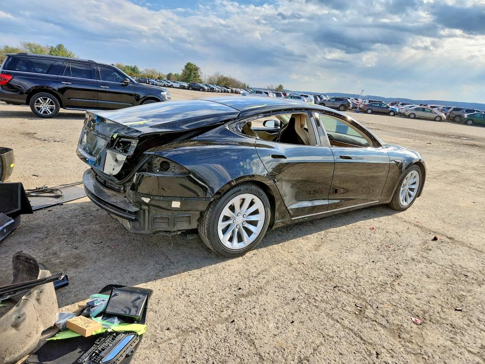 48222176 :رقم المزاد ، 5YJSA1E23HF178648 vin ، 2017 Tesla Model S مزاد بيع