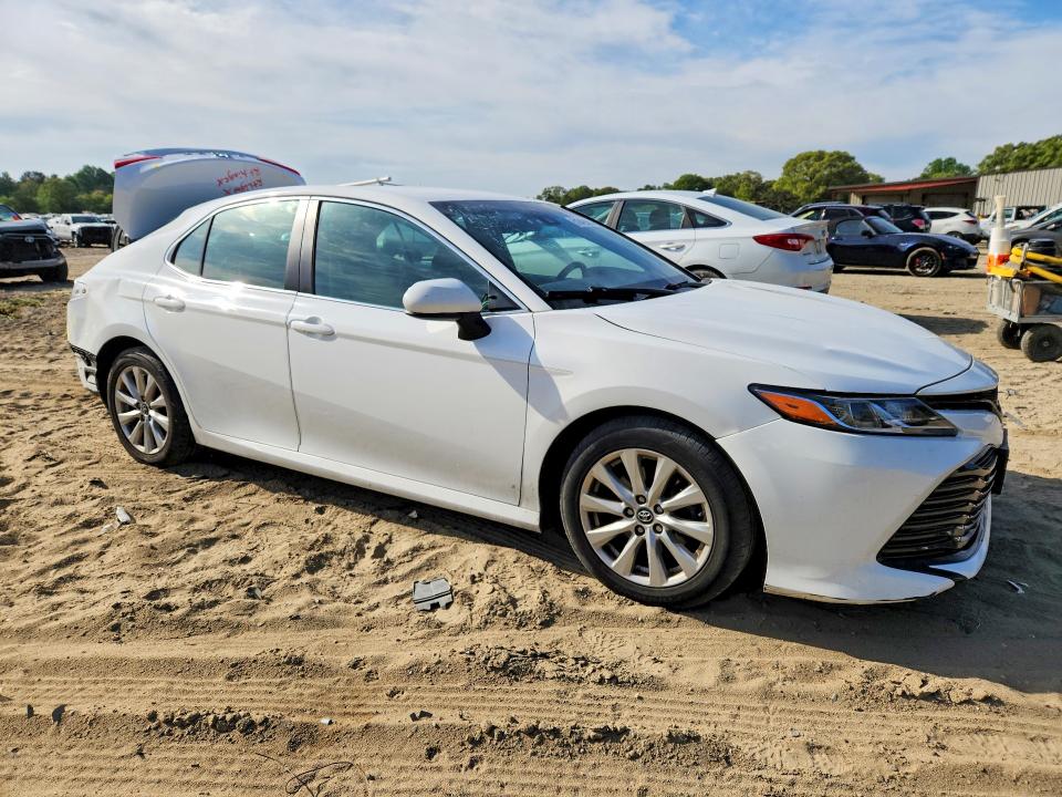 Продаж на аукціоні авто 2018 Toyota Camry, vin: 4T1B11HK4JU033140, номер лоту: 51649586