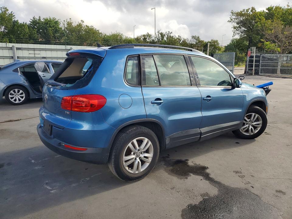 49466056 :رقم المزاد ، WVGAV7AX8HK037951 vin ، 2017 Volkswagen Tiguan مزاد بيع