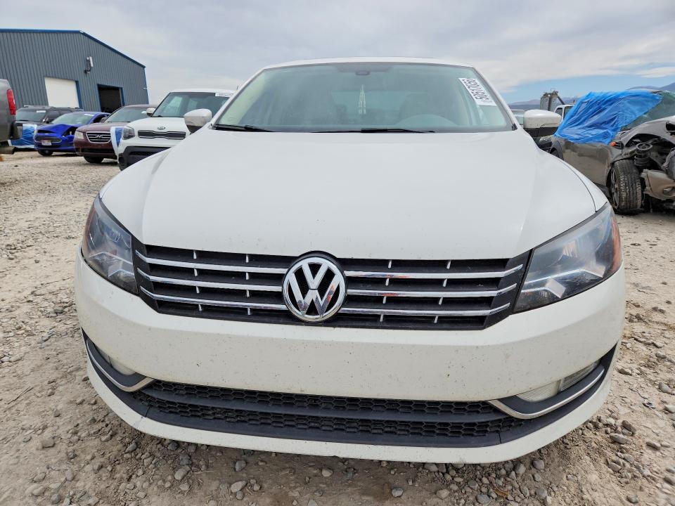 50517056 :رقم المزاد ، 1VWCN7A30DC101346 vin ، 2013 Volkswagen Passat مزاد بيع