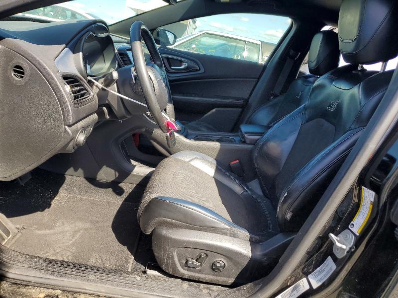 49750876 :رقم المزاد ، 1C3CCCBB1FN698025 vin ، 2015 Chrysler 200 4d C مزاد بيع