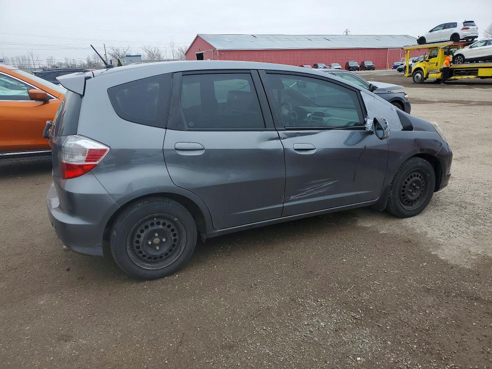 2013 Honda Fit მანქანა იყიდება აუქციონზე, vin: LUCGE8H50D3008100, აუქციონის ნომერი: 47590166